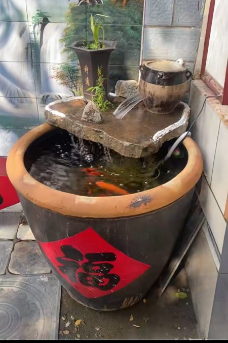 🪶 نافورة فخارية حجرية بطابع شرقي تقليدي